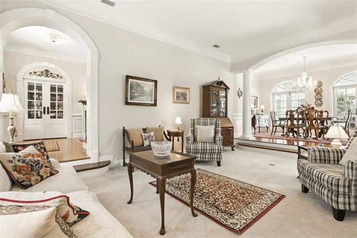 Image No.9-5 Bed Property for sale