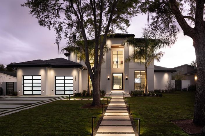 Image No.1-5 Bed Property for sale