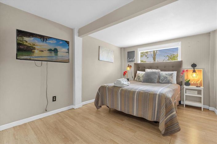 Image No.11-5 Bed Property for sale