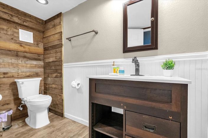 Image No.12-5 Bed Property for sale