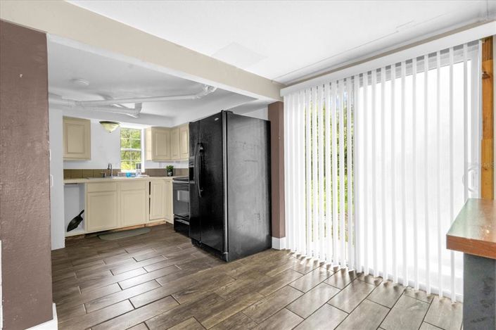 Image No.16-5 Bed Property for sale