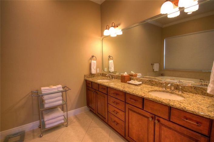 Image No.18-5 Bed Property for sale