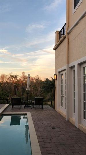 Image No.5-5 Bed Property for sale