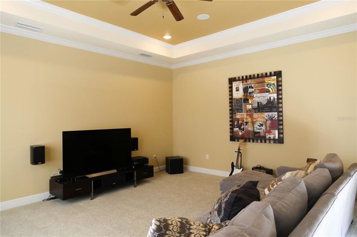 Image No.65-5 Bed Property for sale