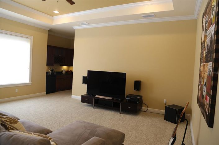 Image No.66-5 Bed Property for sale