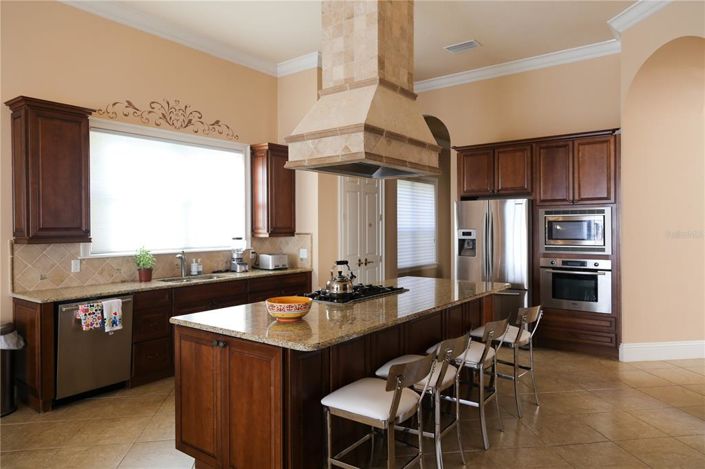 Image No.67-5 Bed Property for sale