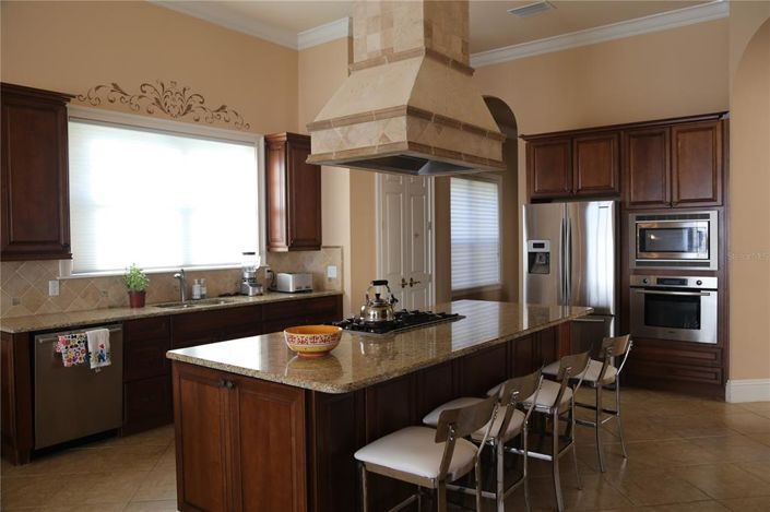 Image No.68-5 Bed Property for sale