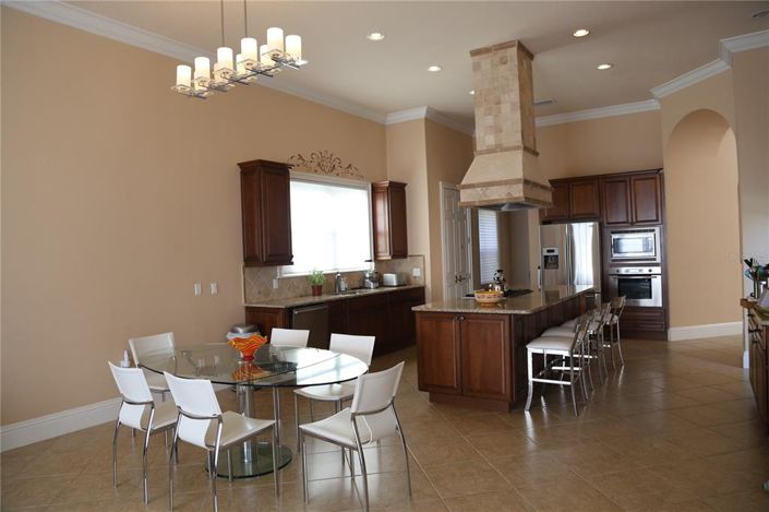 Image No.69-5 Bed Property for sale