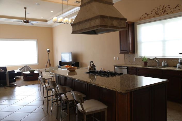 Image No.70-5 Bed Property for sale