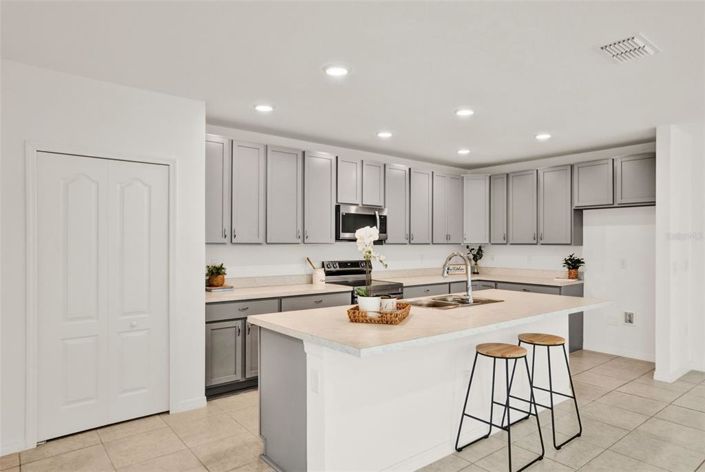 Image No.5-4 Bed Property for sale