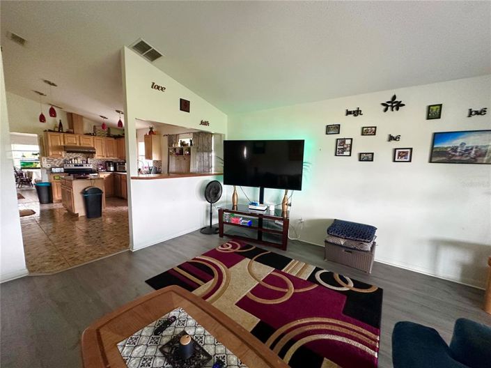 Image No.19-3 Bed Property for sale