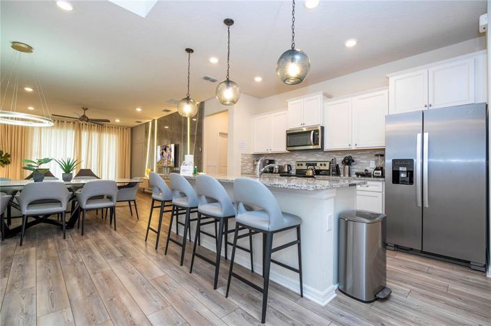 Image No.25-7 Bed Property for sale