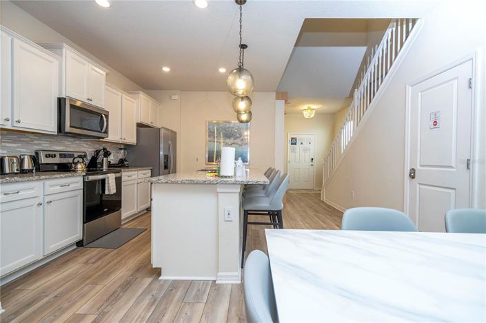 Image No.28-7 Bed Property for sale