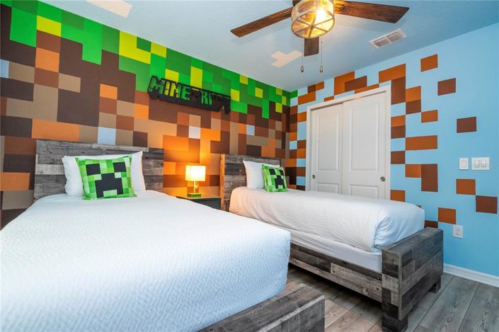 Image No.65-7 Bed Property for sale