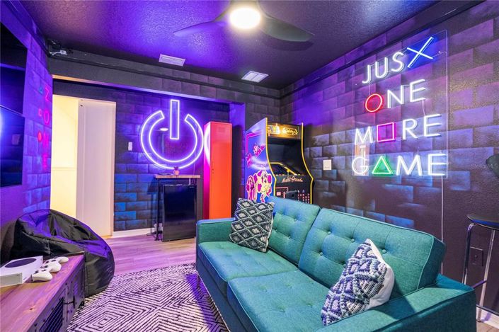 Image No.77-7 Bed Property for sale