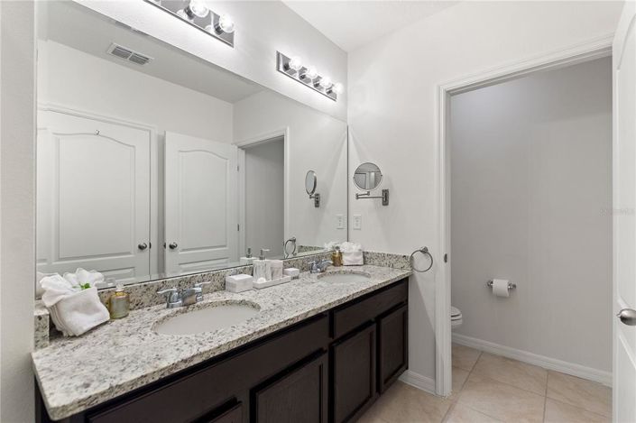 Image No.64-7 Bed Property for sale