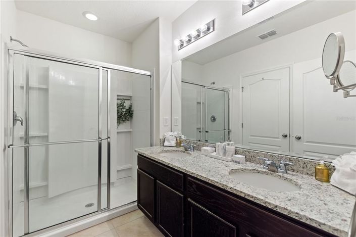 Image No.65-7 Bed Property for sale