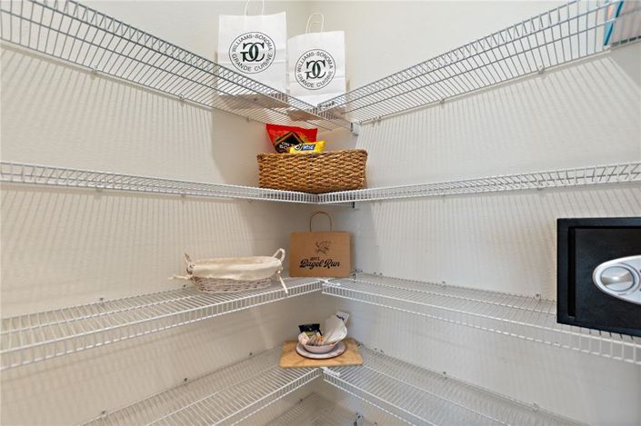 Image No.9-7 Bed Property for sale