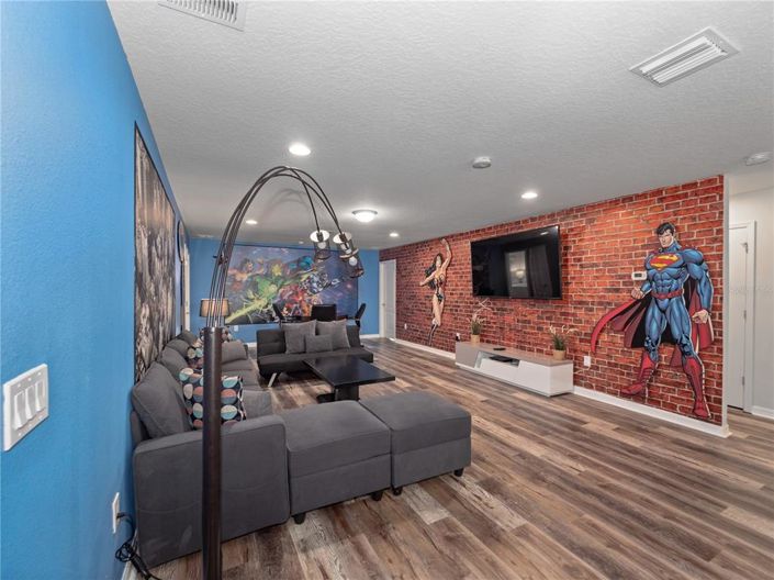 Image No.15-8 Bed Property for sale