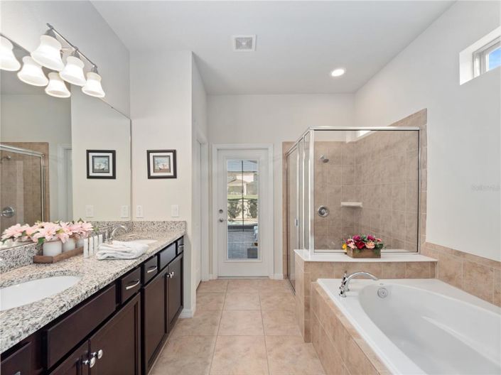 Image No.23-8 Bed Property for sale