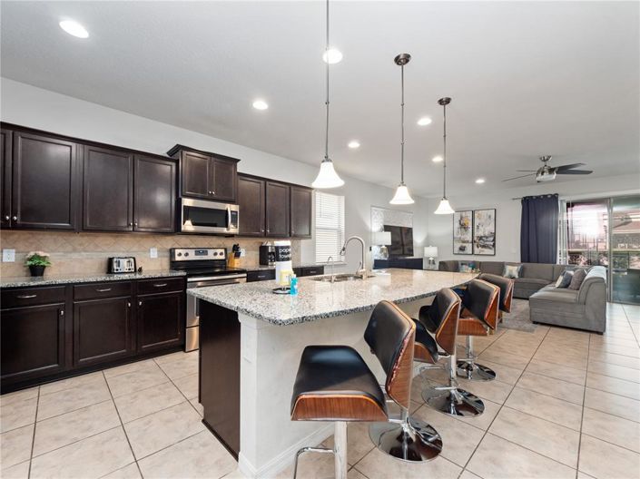 Image No.3-8 Bed Property for sale