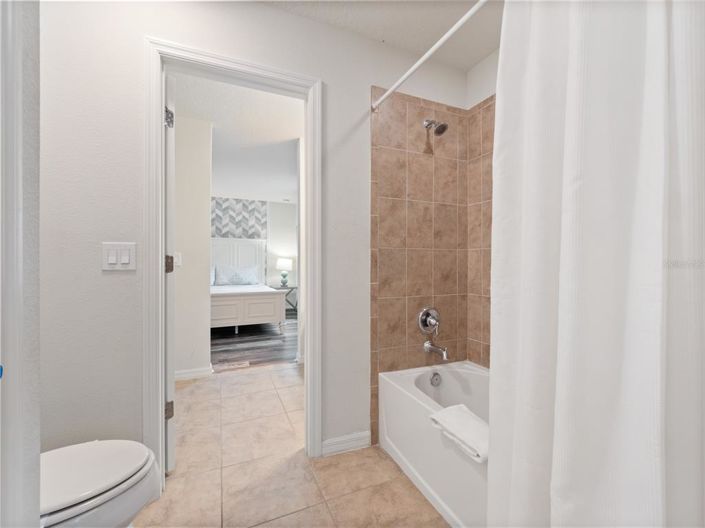 Image No.38-8 Bed Property for sale