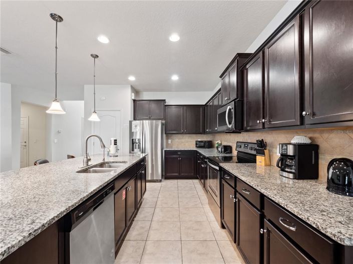 Image No.7-8 Bed Property for sale