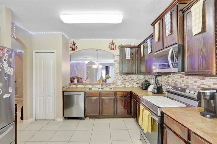 Image No.10-3 Bed Property for sale