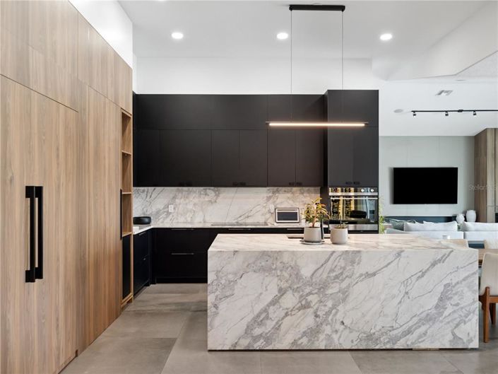 Image No.10-4 Bed Property for sale