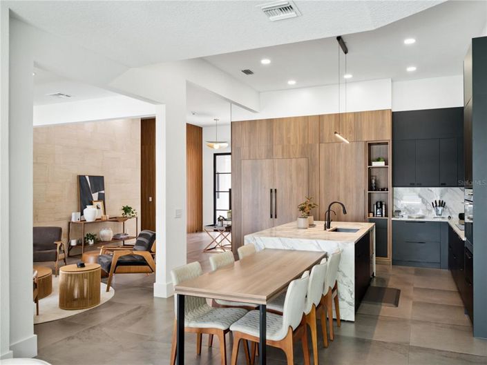 Image No.11-4 Bed Property for sale