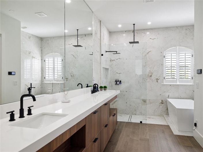 Image No.22-4 Bed Property for sale