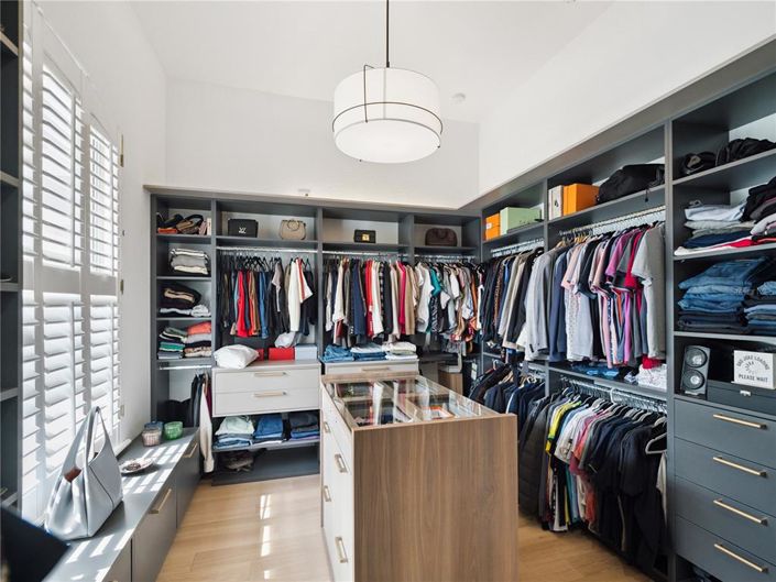 Image No.24-4 Bed Property for sale