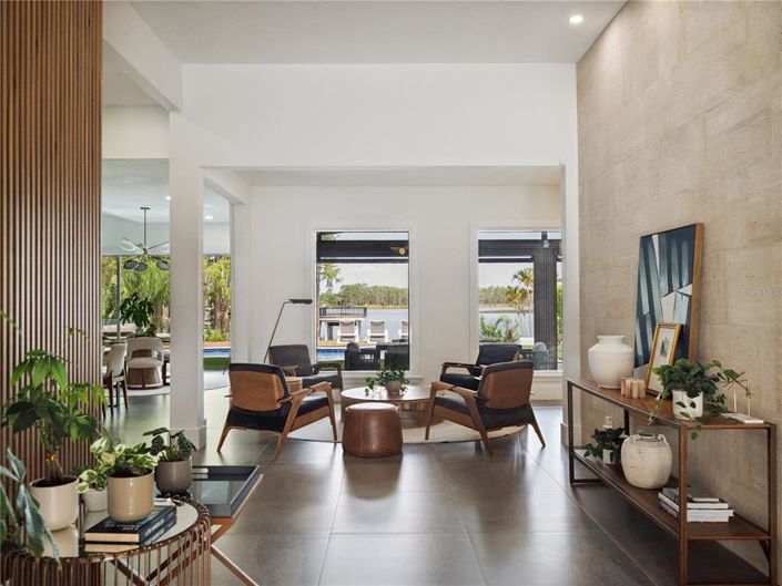 Image No.7-4 Bed Property for sale