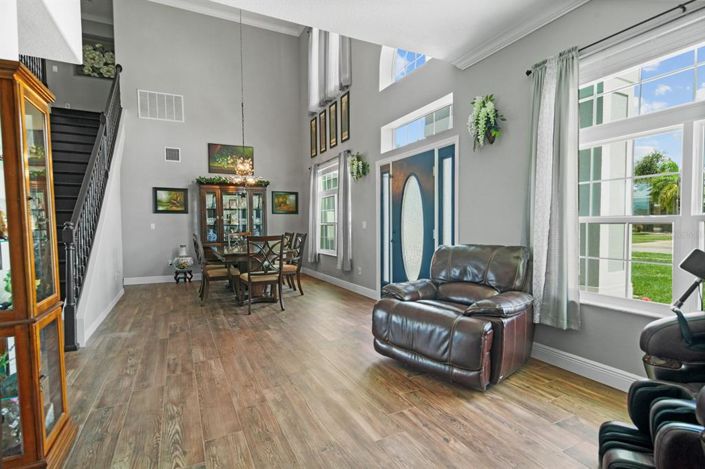 Image No.10-5 Bed Property for sale