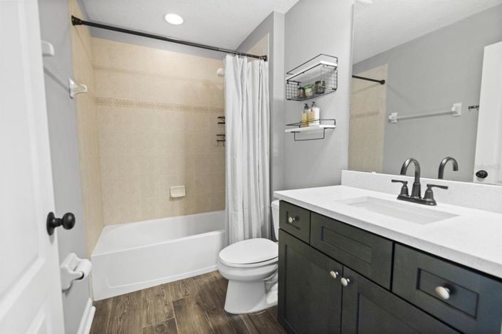 Image No.12-5 Bed Property for sale