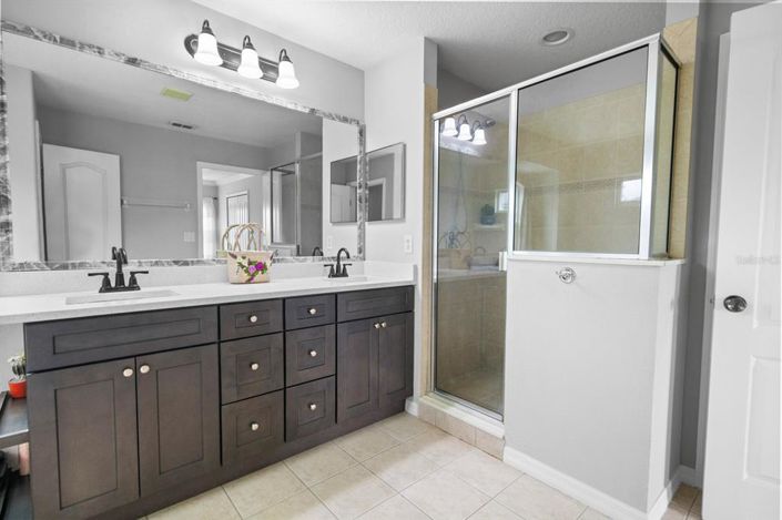 Image No.32-5 Bed Property for sale