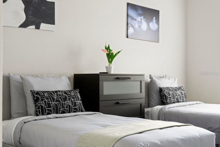 Image No.27-4 Bed Townhouse for sale