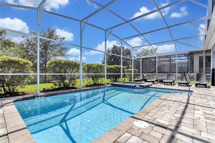 Image No.15-6 Bed Property for sale