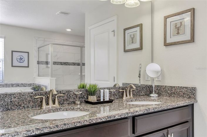 Image No.28-6 Bed Property for sale