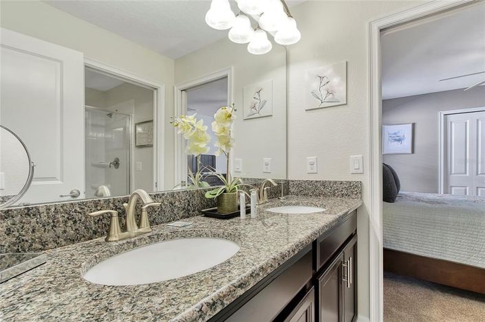 Image No.36-6 Bed Property for sale