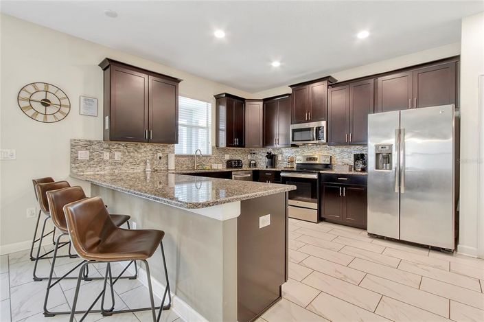 Image No.5-6 Bed Property for sale