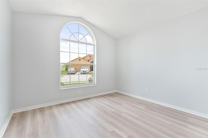 Image No.28-4 Bed Property for sale