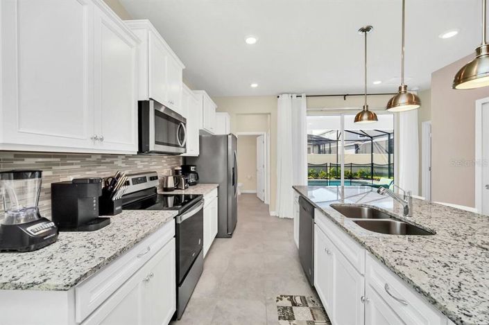 Image No.8-5 Bed Property for sale