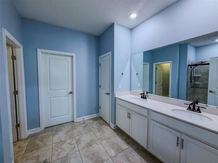 Image No.39-4 Bed Property for sale