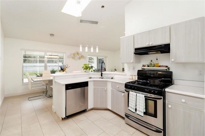 Image No.13-5 Bed Property for sale