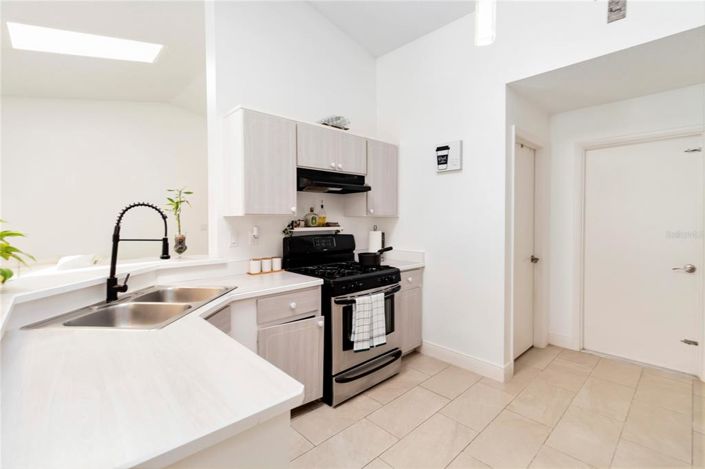 Image No.14-5 Bed Property for sale