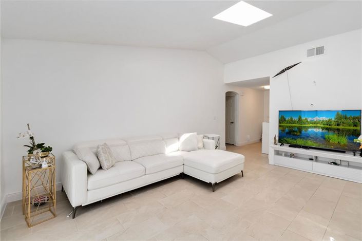 Image No.6-5 Bed Property for sale