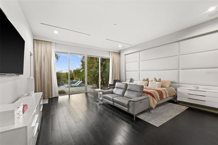 Image No.13-4 Bed Property for sale