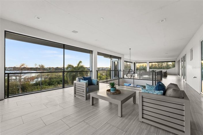 Image No.20-4 Bed Property for sale