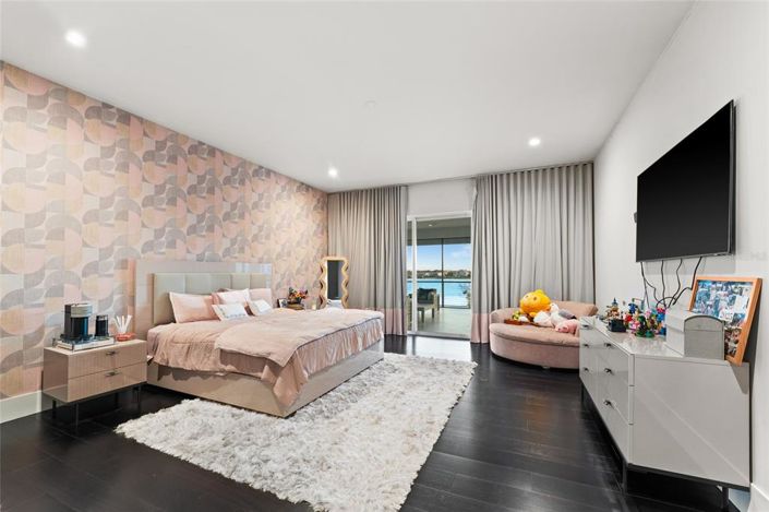 Image No.22-4 Bed Property for sale